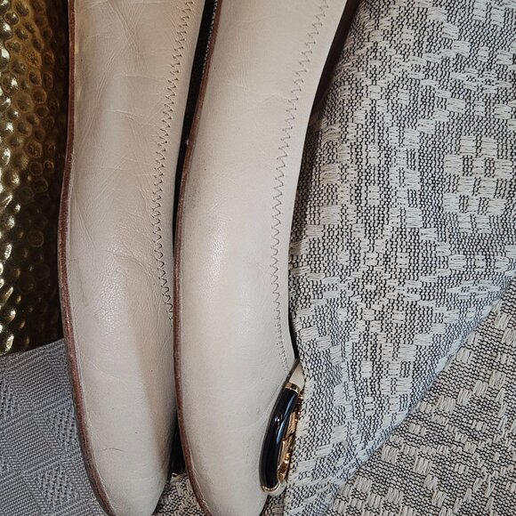 Tory Burch Cream Leather Ballet Flats w/ Gold & Enamel Logo – Size 10 - Picture 11 of 12